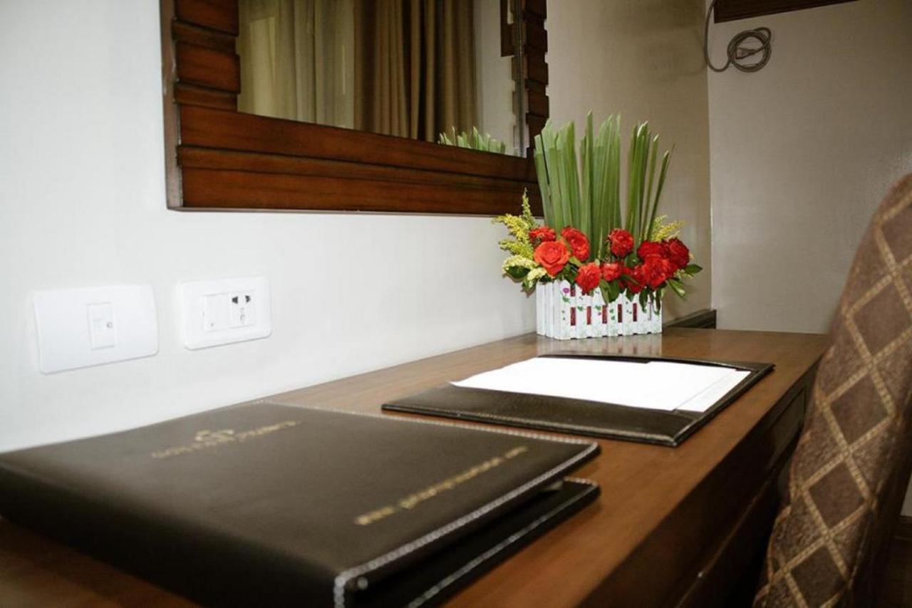 Golden Prince Hotel & Suites Cebu Exteriör bild