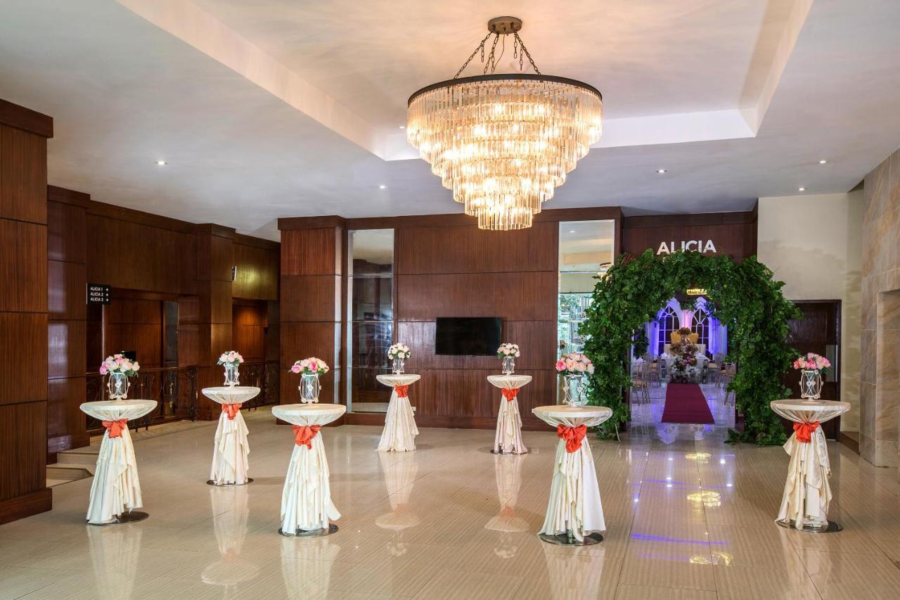 Golden Prince Hotel & Suites Cebu Exteriör bild